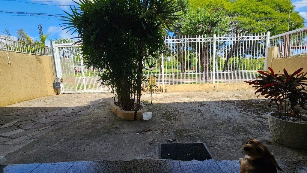 Casa 3 dormitórios, 5 vagas, 155 m² área construída, terreno 300m², Nonoai.
