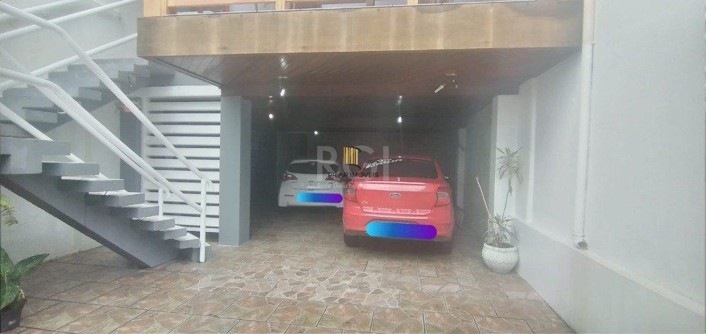 Casa para Venda - 243m², 2 dormitórios, sendo 1 suites, 3 vagas - Glória