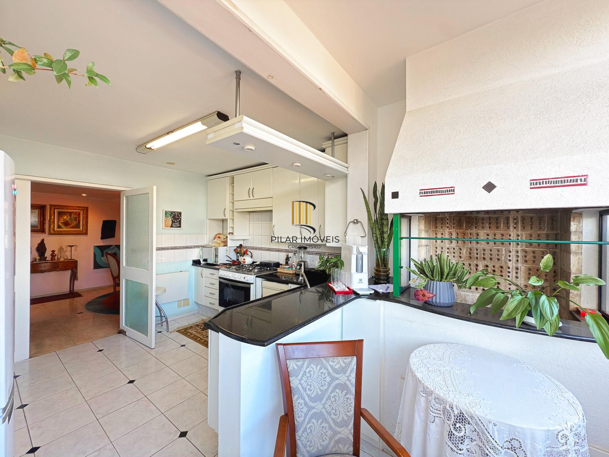231,8 m², 3 dormitórios com suíte, 1 vaga