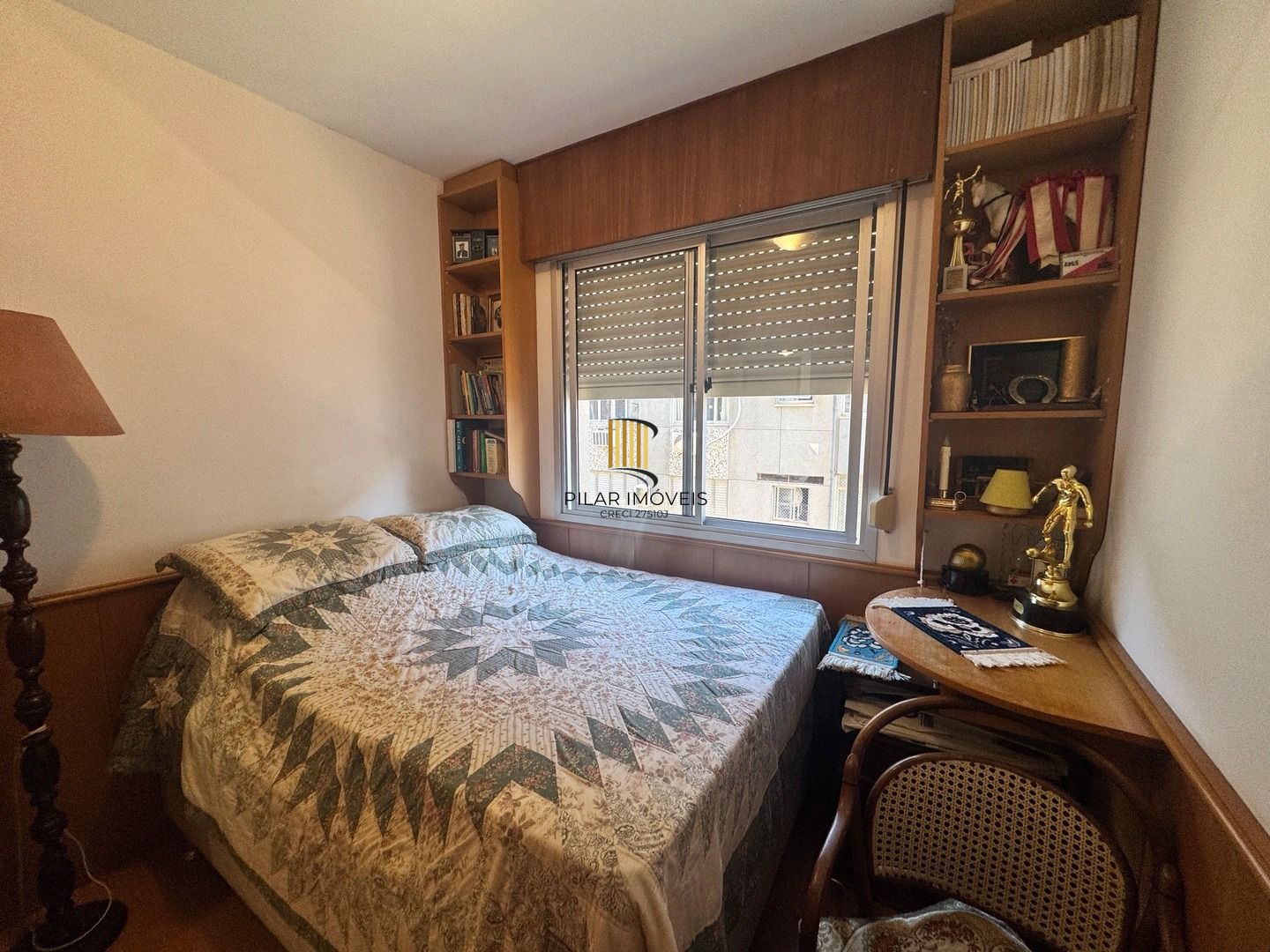 Apartamento dois dormitórios ( uma suíte) garagem/depósito Bairro Menino Deus