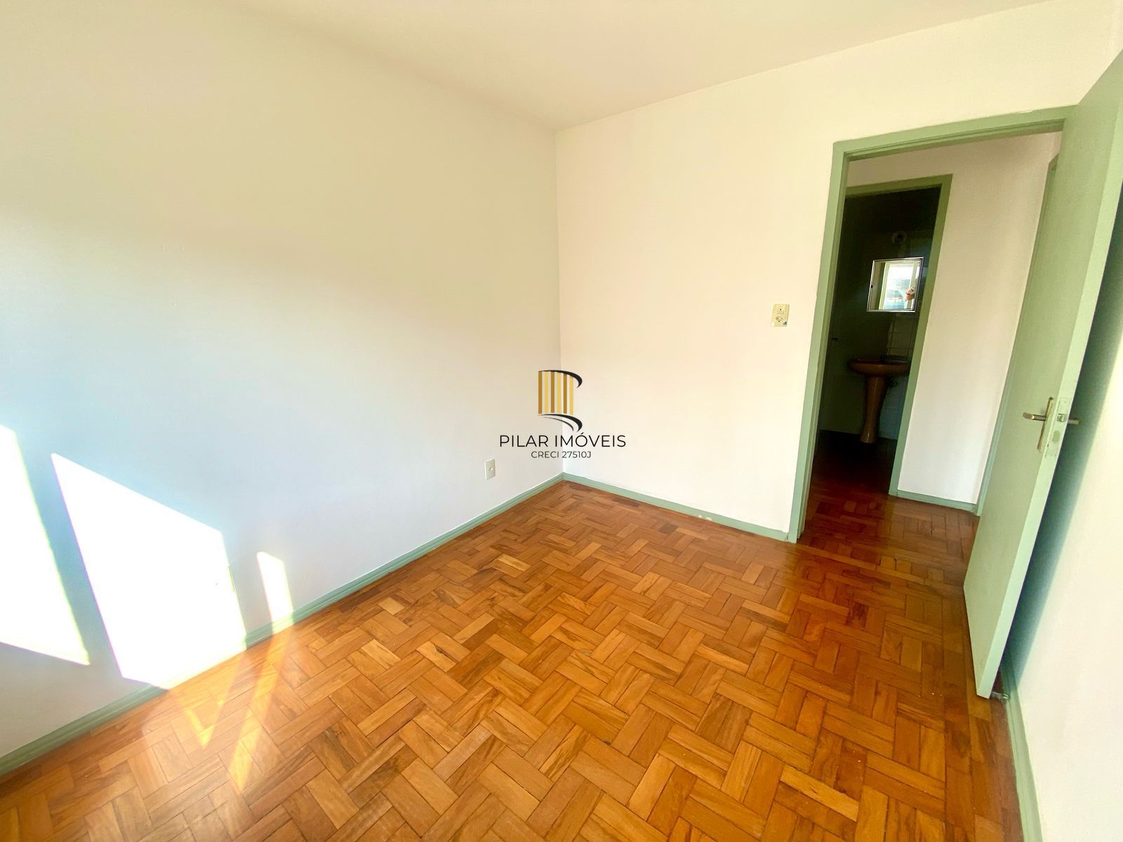 Apartamento 2 dormitórios com vaga de garagem, bairro Menino Deus