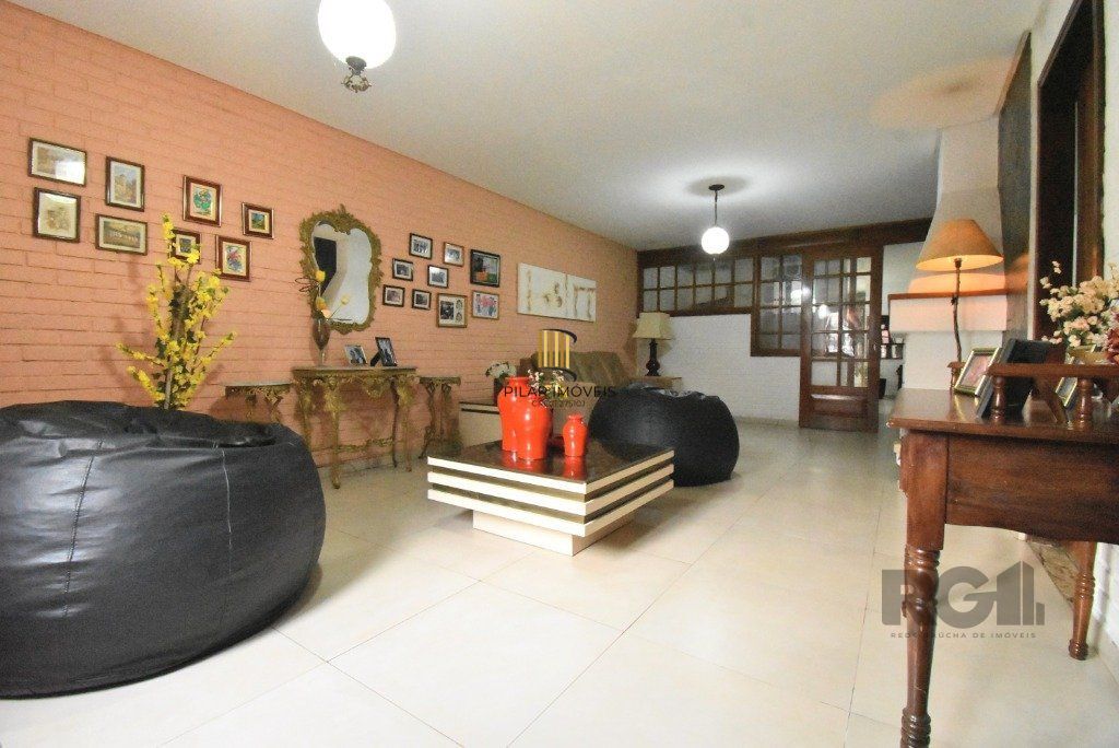 CASA - 5 dorms. -  3 vagas -  290 m² - MENINO DEUS