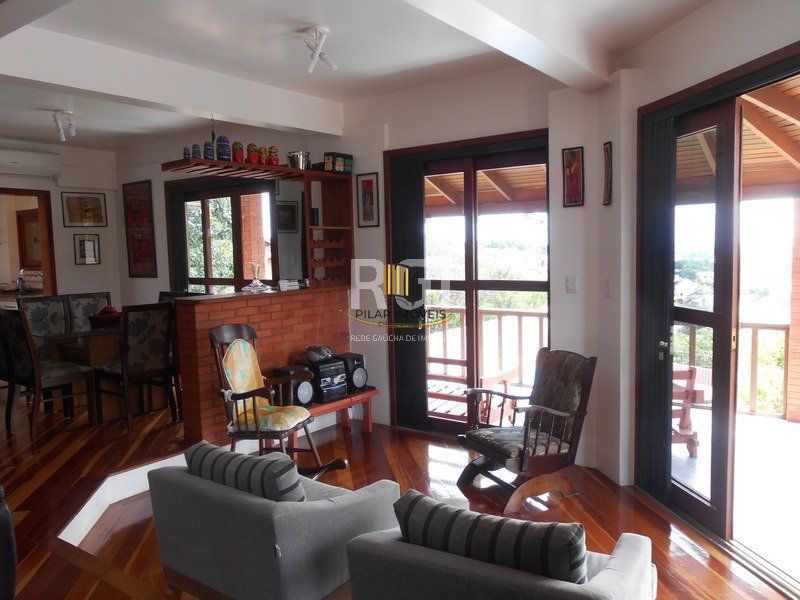 Casa para Venda - 430m², 3 dormitórios, sendo 1 suites, 2 vagas - Vila Nova