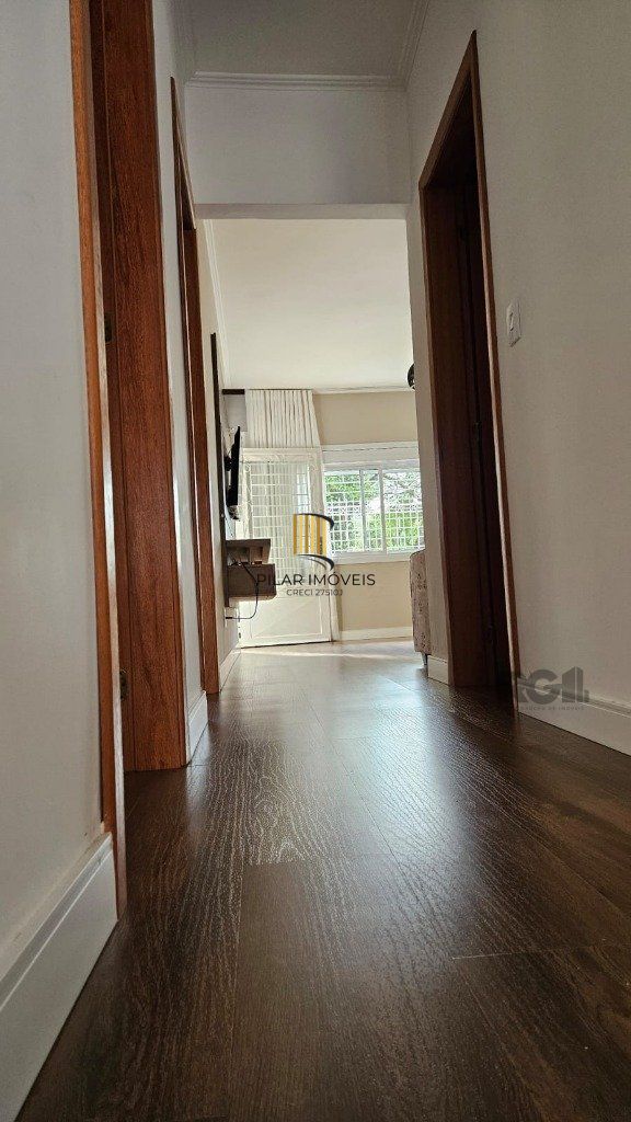 Casa 3 dormitórios, 5 vagas, 155 m² área construída, terreno 300m², Nonoai.
