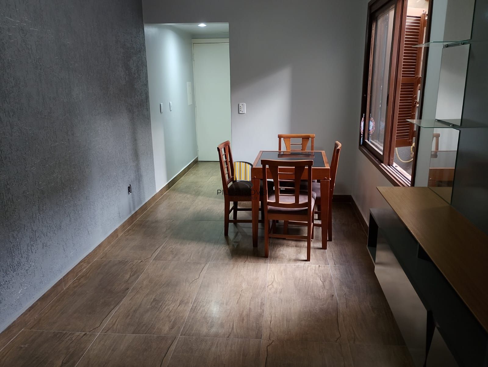 Apartamento Térreo, 02 dormitórios, 60,59m2 área privativa, quiosque com churrasqueira, Menino Deus