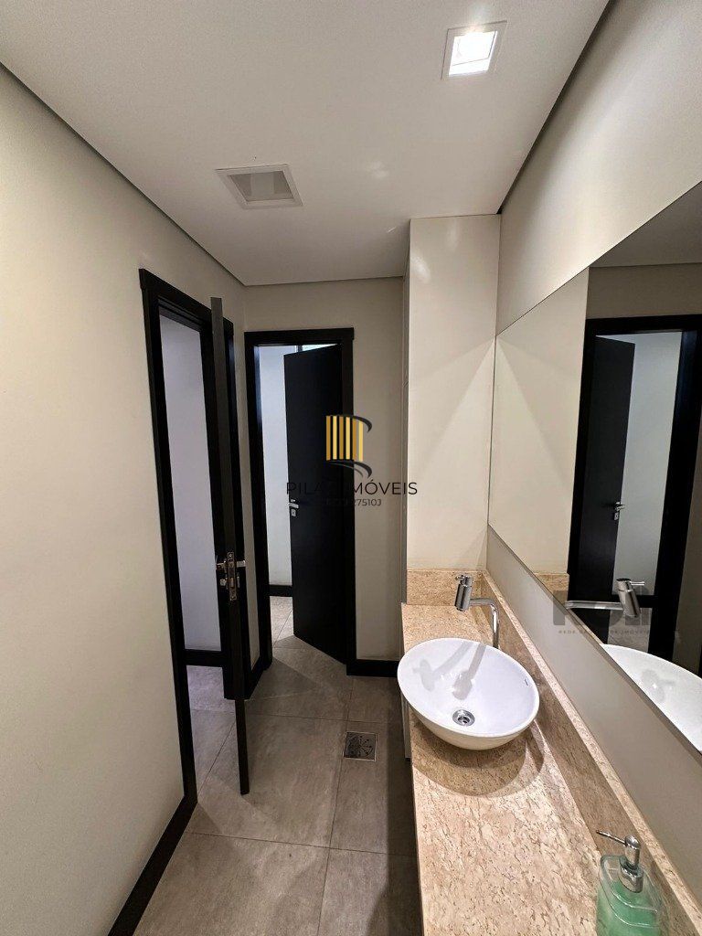 Sala comercial 2 vagas 227m² Menino Deus