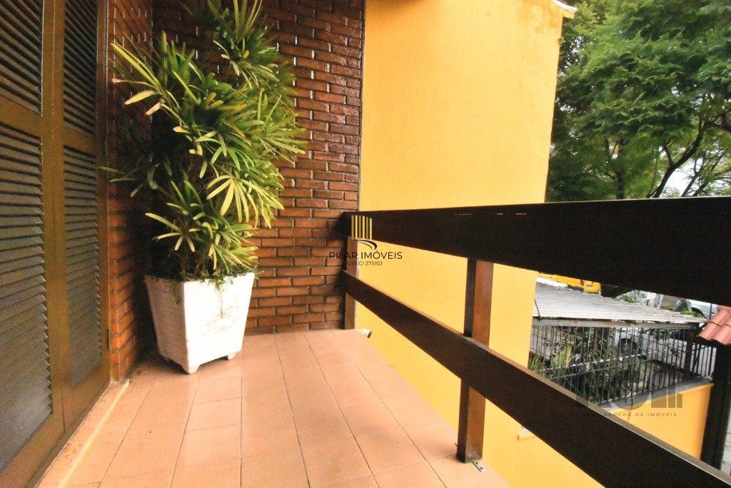 CASA - 5 dorms. -  3 vagas -  290 m² - MENINO DEUS