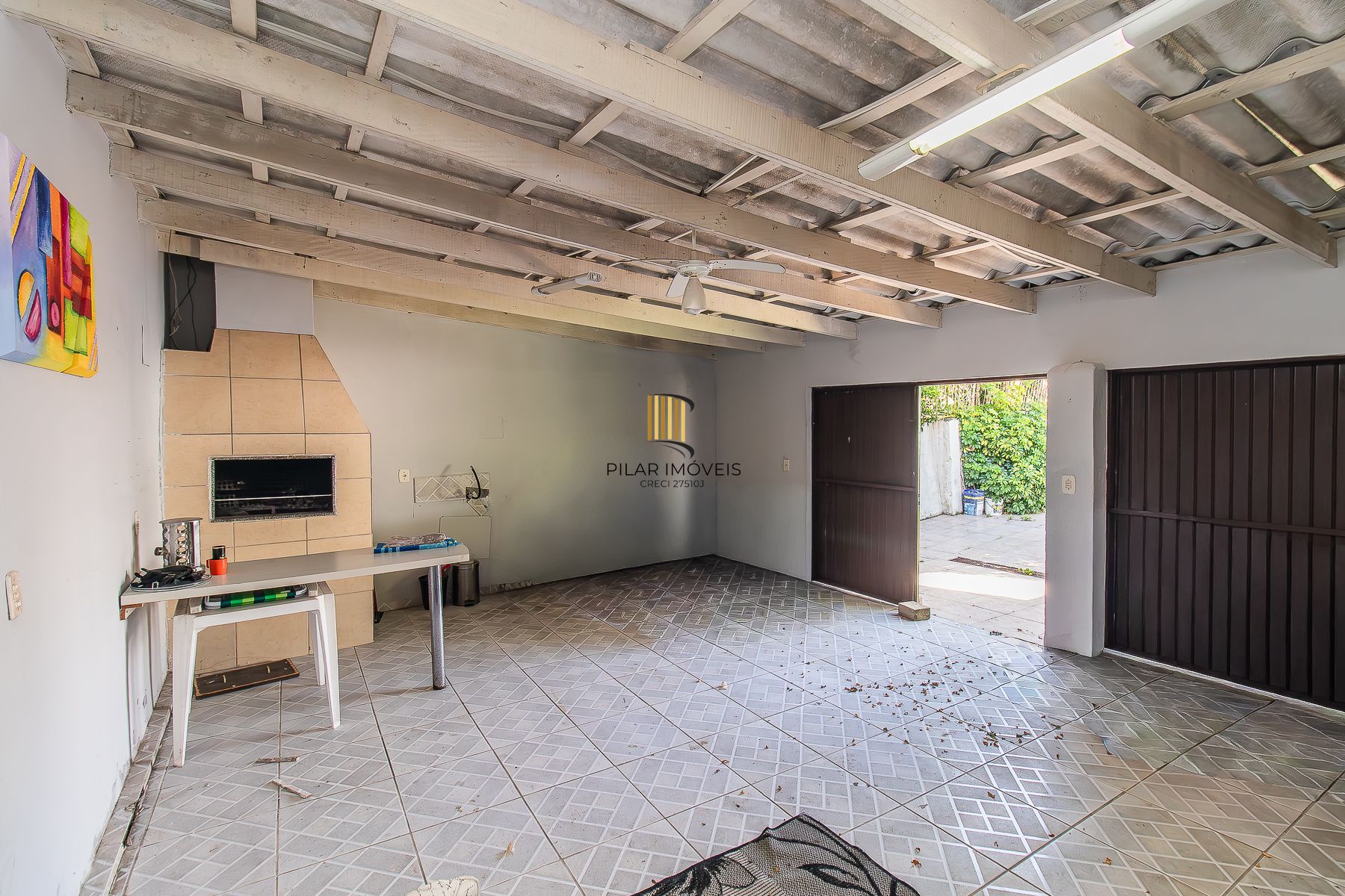 Casa 3 dormitórios, 5 vagas.