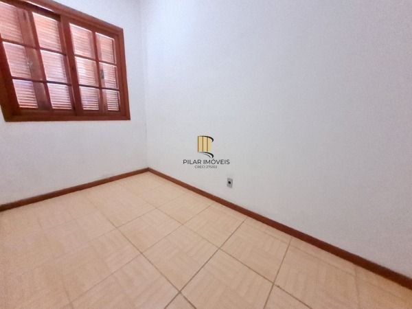 Casa de 3 dormitórios, apenas uma quadra da Av. Edgar Pires de Castro