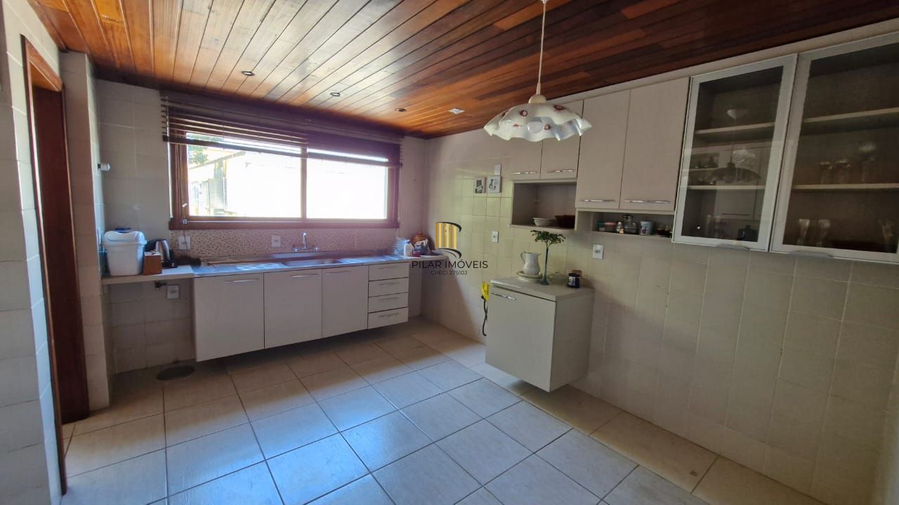 Apartamento na Av. Getulio Vargas com 3 dormitórios sendo uma suíte, 1 garagem