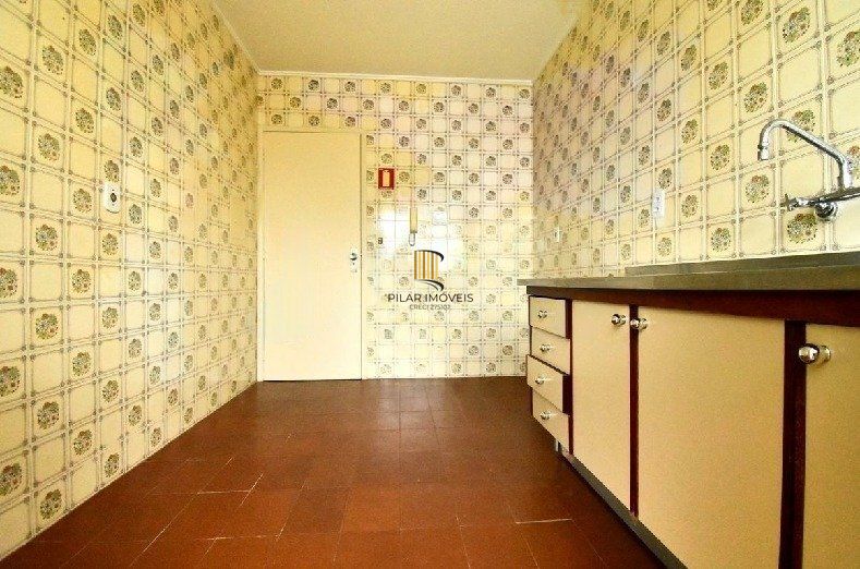 Apartamento de 2 dormitórios, 1 vaga de garagem coberta e escriturada.