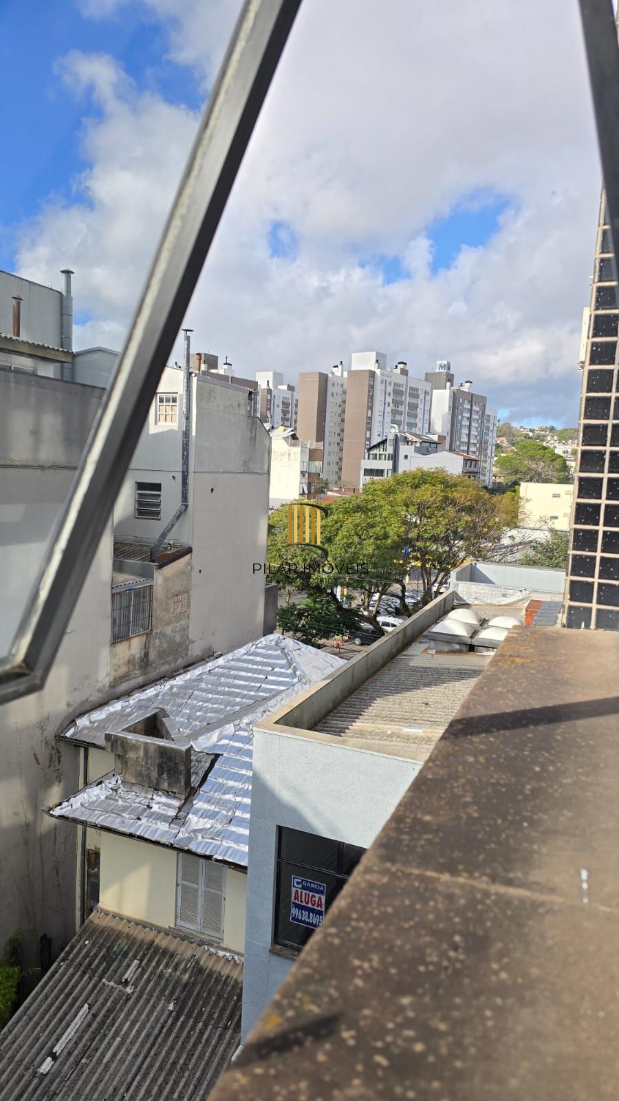 Sala a venda no Menino Deus