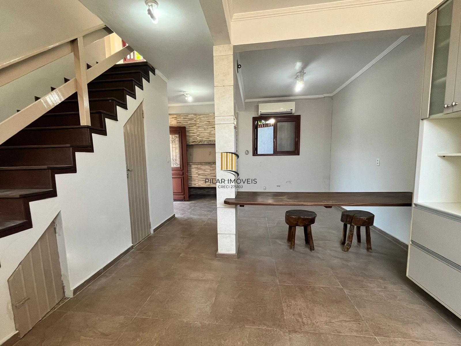 2 Casas independentes em terreno de 480m.