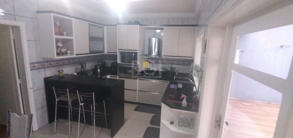 Casa para Venda - 243m², 2 dormitórios, sendo 1 suites, 3 vagas - Glória
