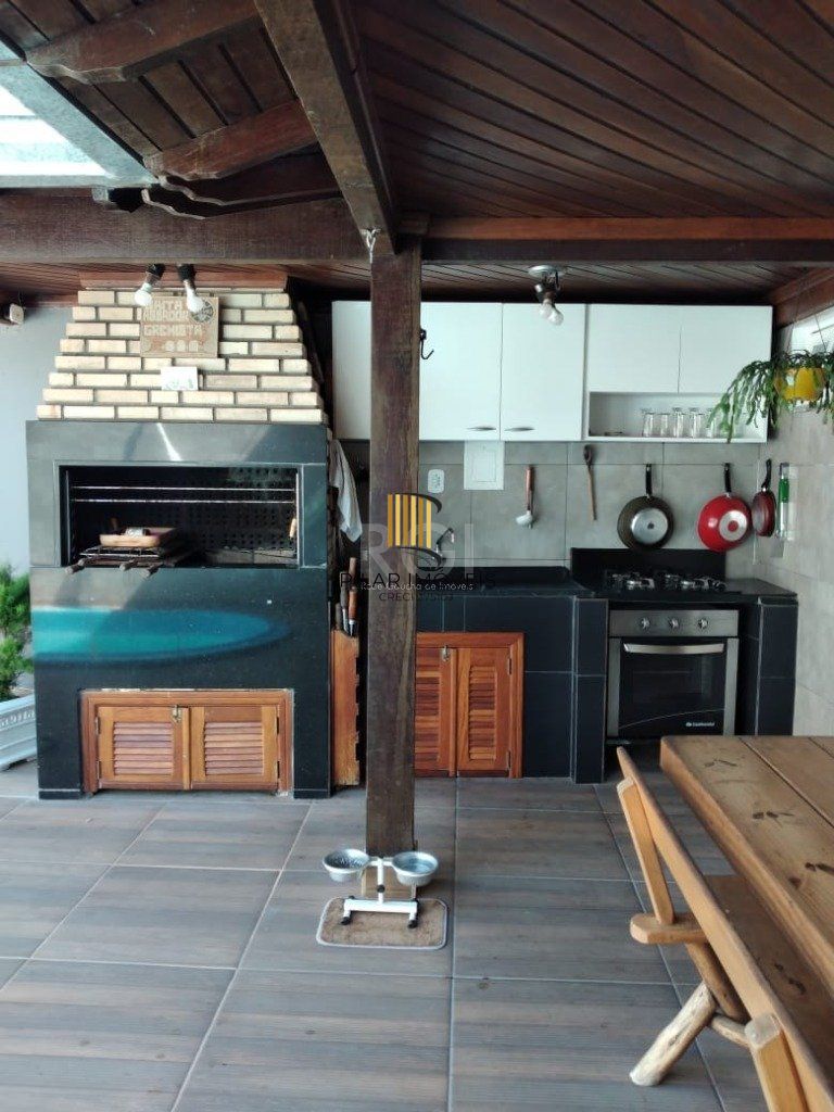 Casa para Venda - 243m², 2 dormitórios, sendo 1 suites, 3 vagas - Glória