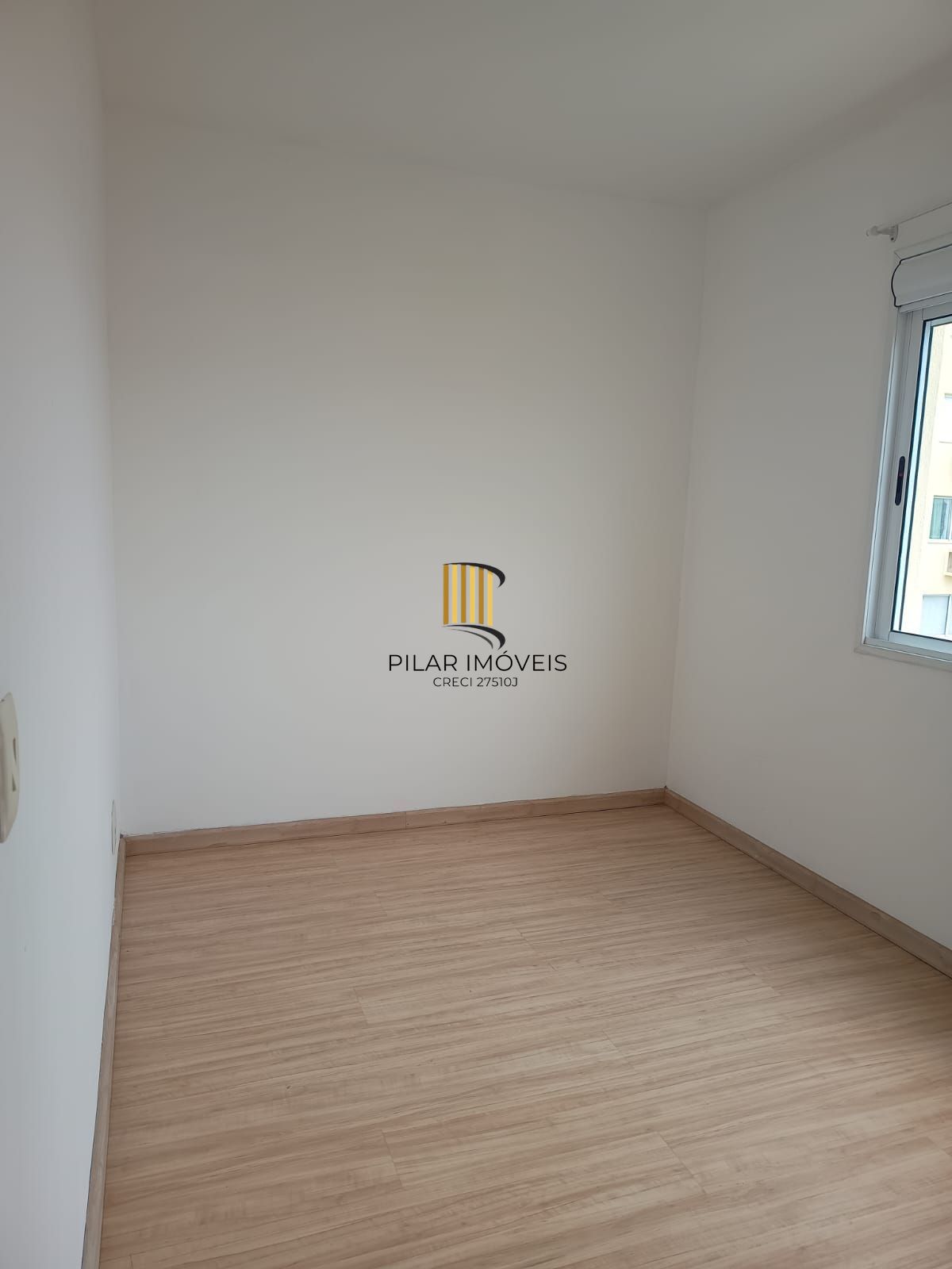 Apartamento três dormitórios (uma suíte), uma vaga escriturada/coberta Bairro Partenon