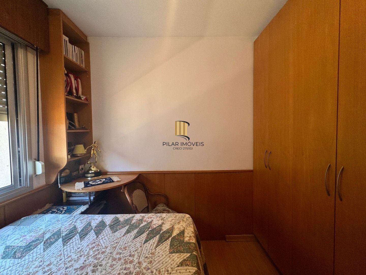 Apartamento dois dormitórios ( uma suíte) garagem/depósito Bairro Menino Deus