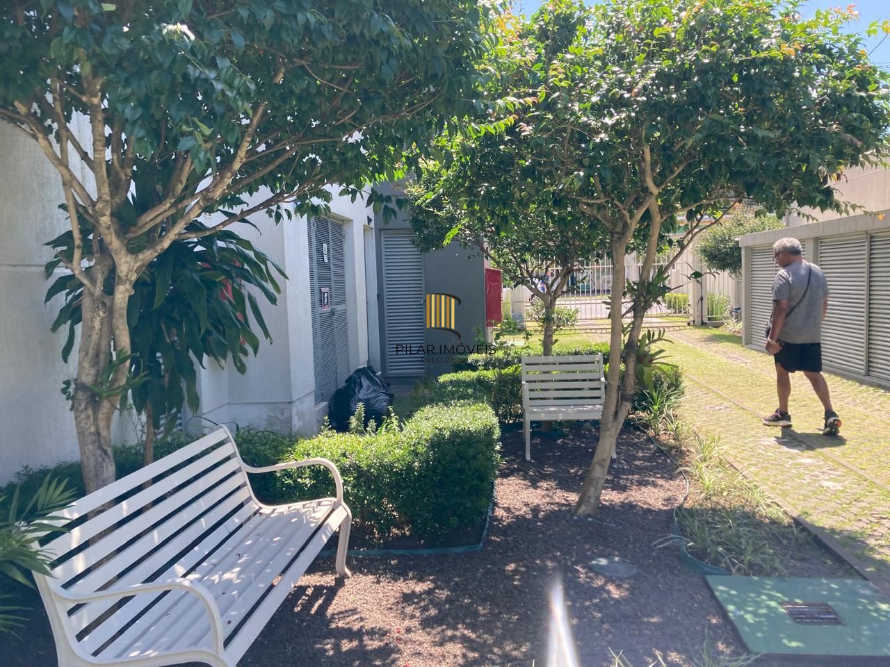 Apartamento 2 dormitórios com suíte e vaga coberta escriturada