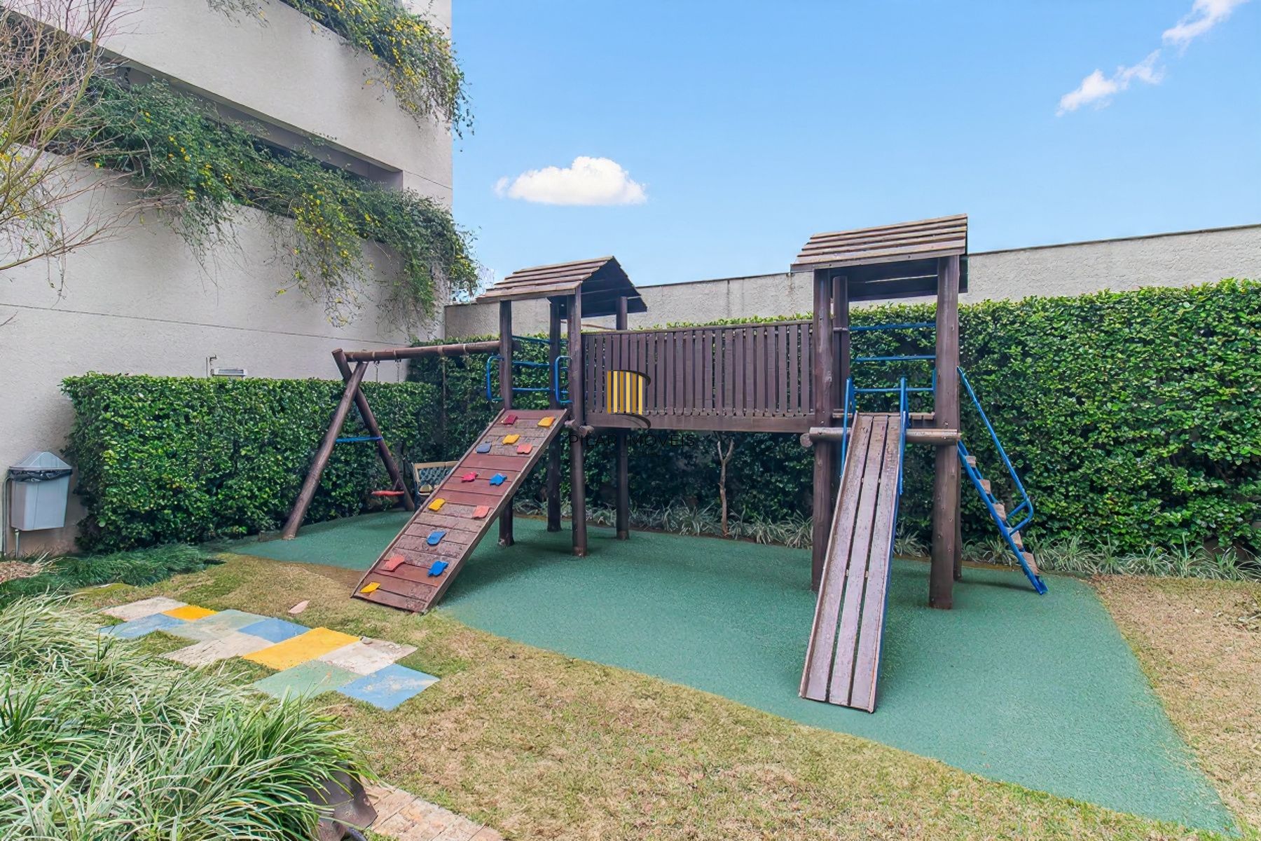 3 suítes 2 vagas Menino Deus