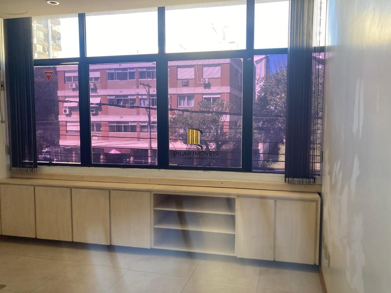 Conjunto de Salas na Rua Érico Veríssimo