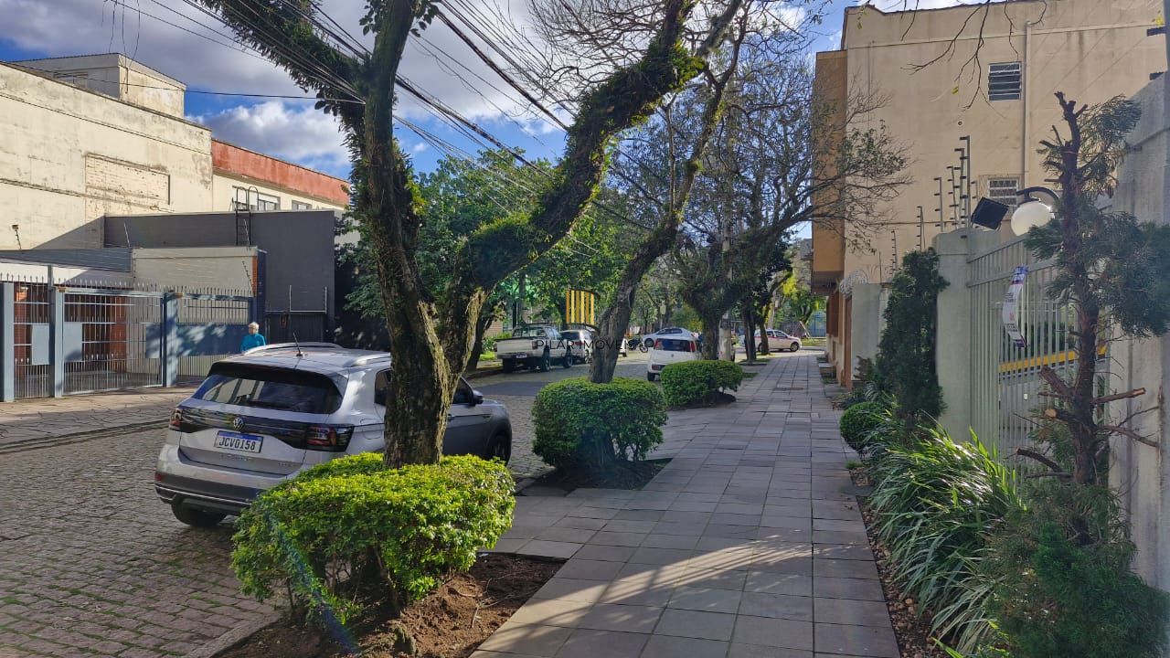 Apartamento impecável de frente no Menino Deus, 103,00 m² de área útil, 2 dormitórios, varanda integrada com churrasqueira, 2 garagens