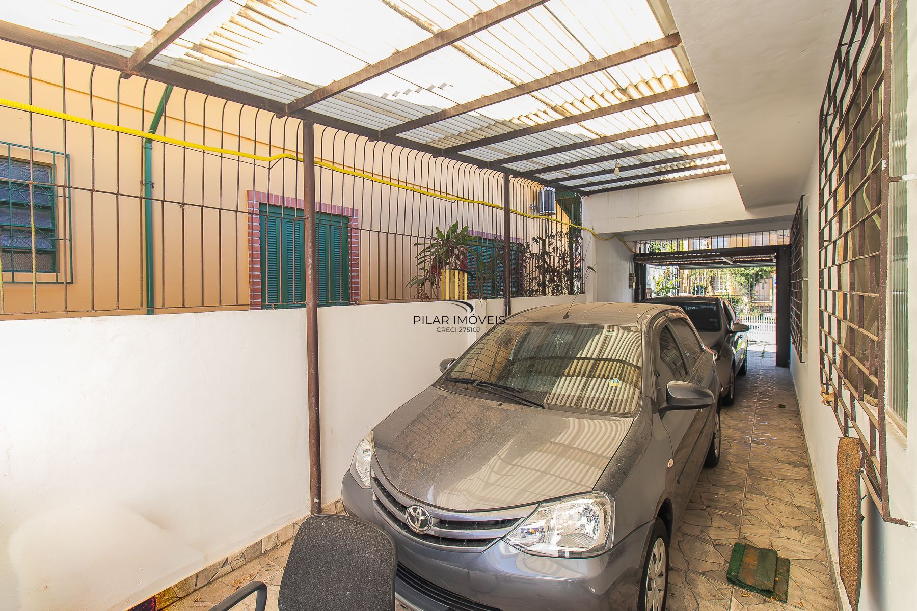 Casa 3 dormitórios, 5 vagas.