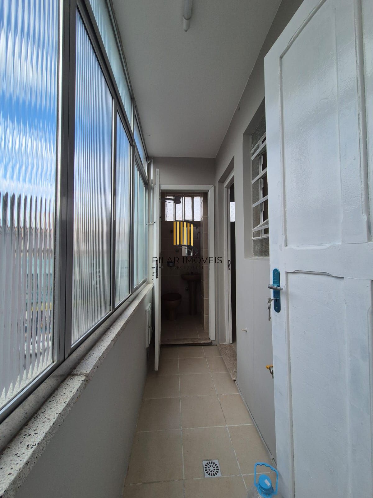 Apto 2D com dependencia completa na Cidade Baixa