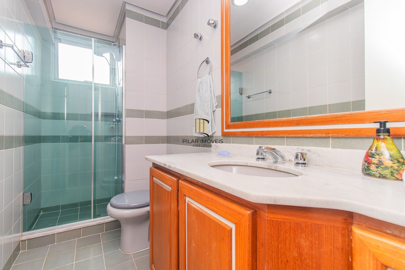 Apartamento panorâmico com três dormitórios, garagem