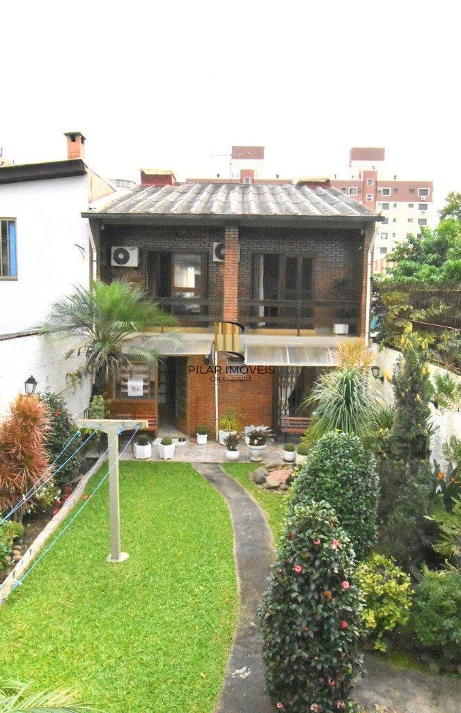 CASA - 5 dorms. -  3 vagas -  290 m² - MENINO DEUS