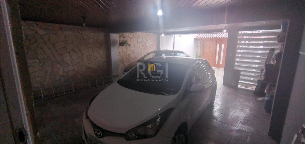 Casa para Venda - 243m², 2 dormitórios, sendo 1 suites, 3 vagas - Glória
