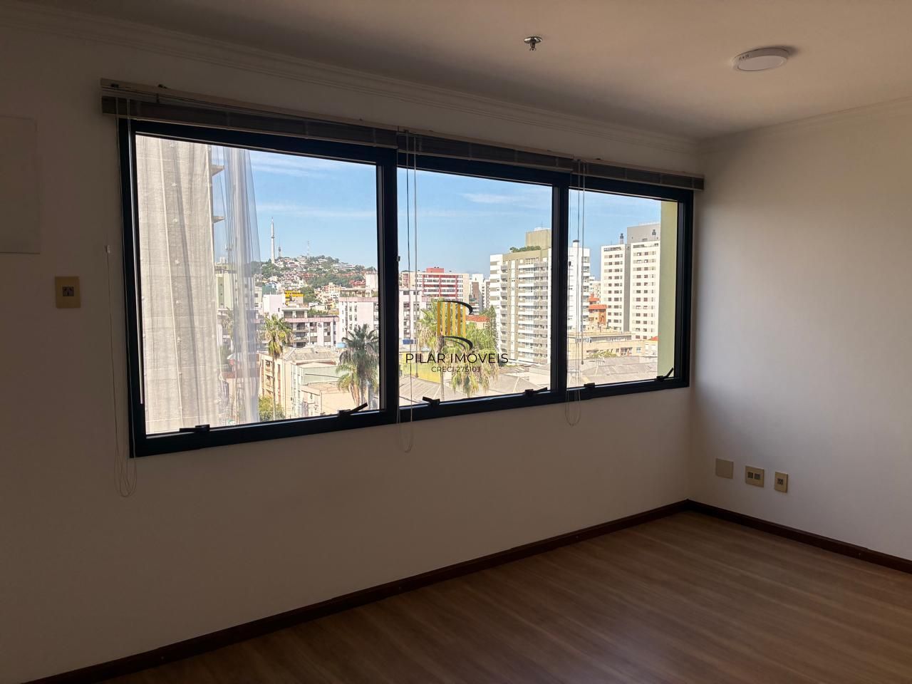 Ótima sala de 24,88 metros quadrados no Menino Deus