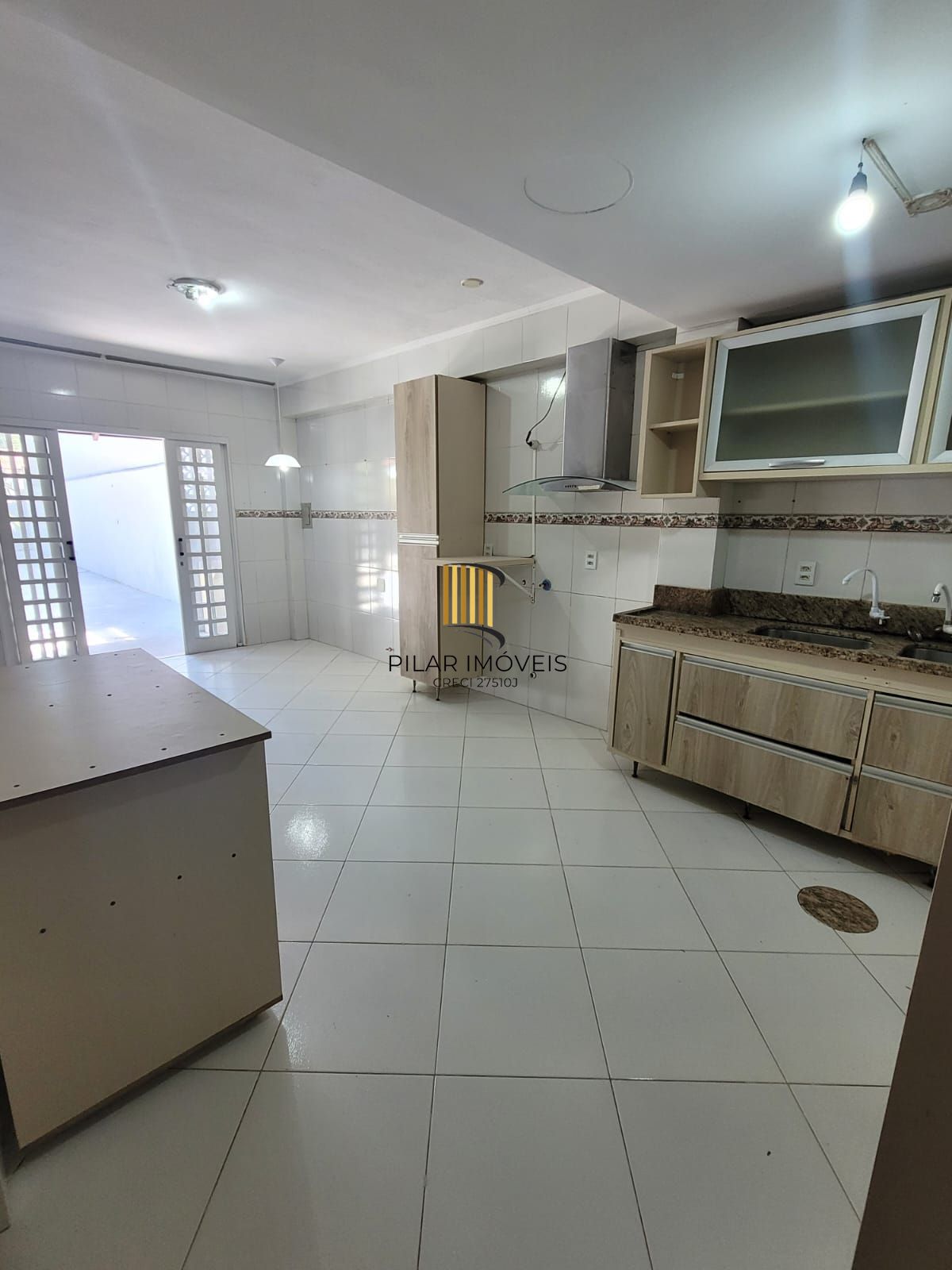 Casa no bairro Ipanema com 291 m² de área privativa e 8 garagens