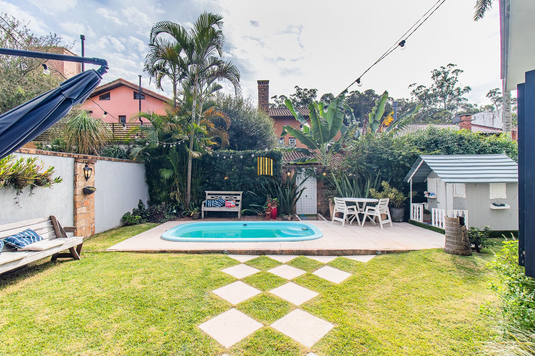 CASA DE 4 DORMITÓRIOS EM CONDOMÍNIO - 320 m² - 4 VAGAS DE GARAGEM