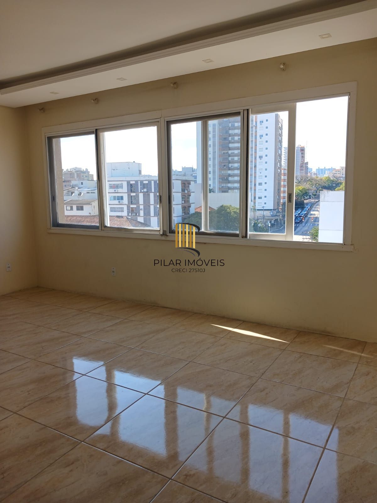 Apartamento três dormitórios ( uma suíte) panorâmico