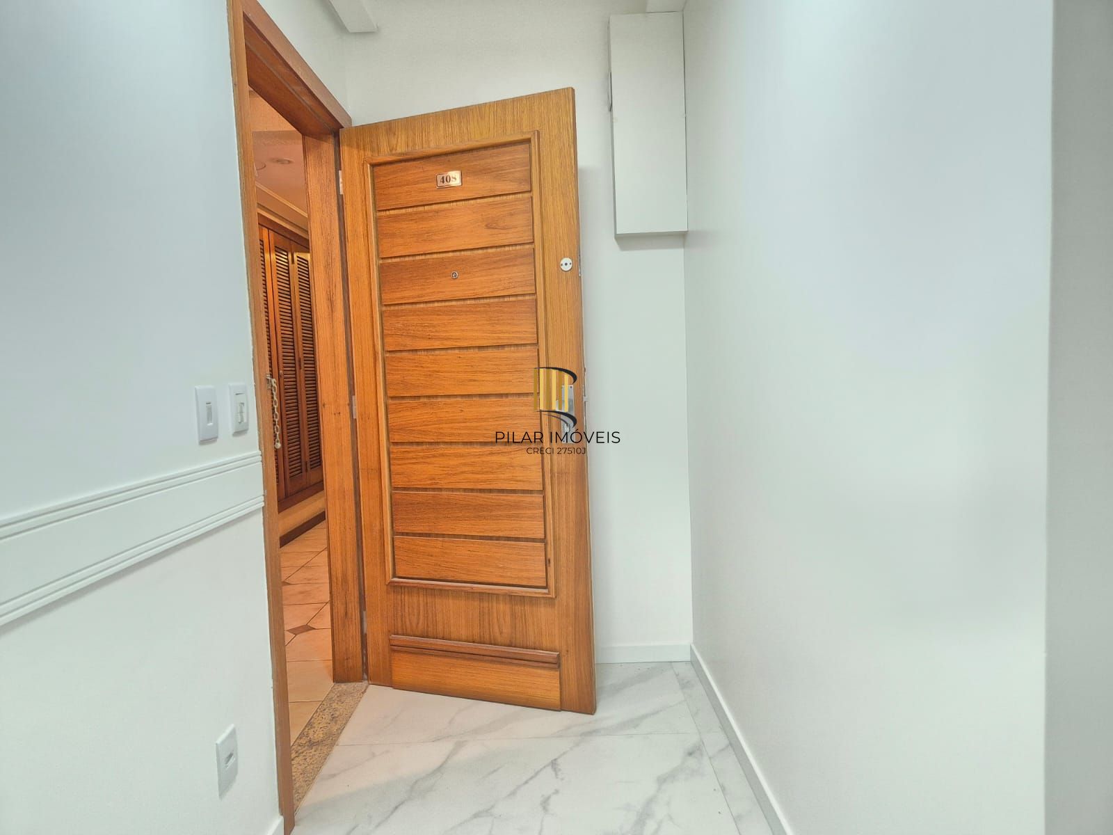 Sala reformada com box