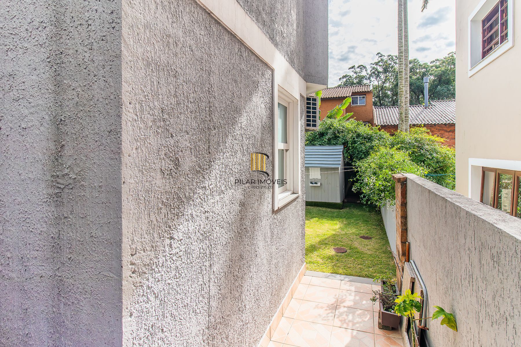 CASA DE 4 DORMITÓRIOS EM CONDOMÍNIO - 320 m² - 4 VAGAS DE GARAGEM