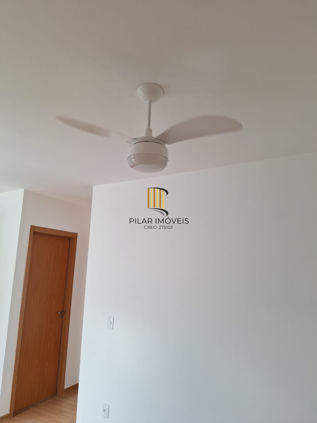 Apartamento 02 dormitorios com estacionamento privativo