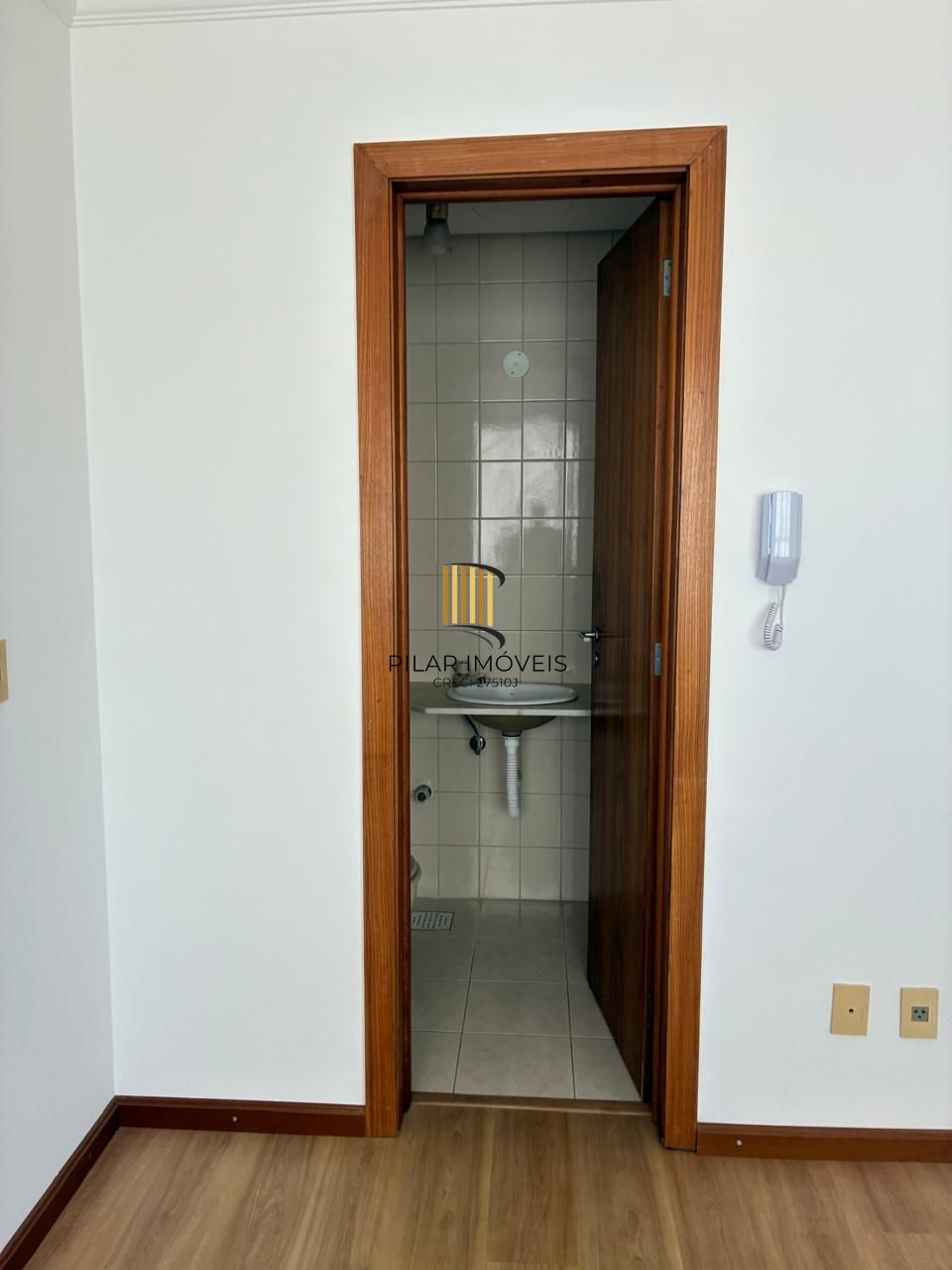 Ótima sala de 24,88 metros quadrados no Menino Deus