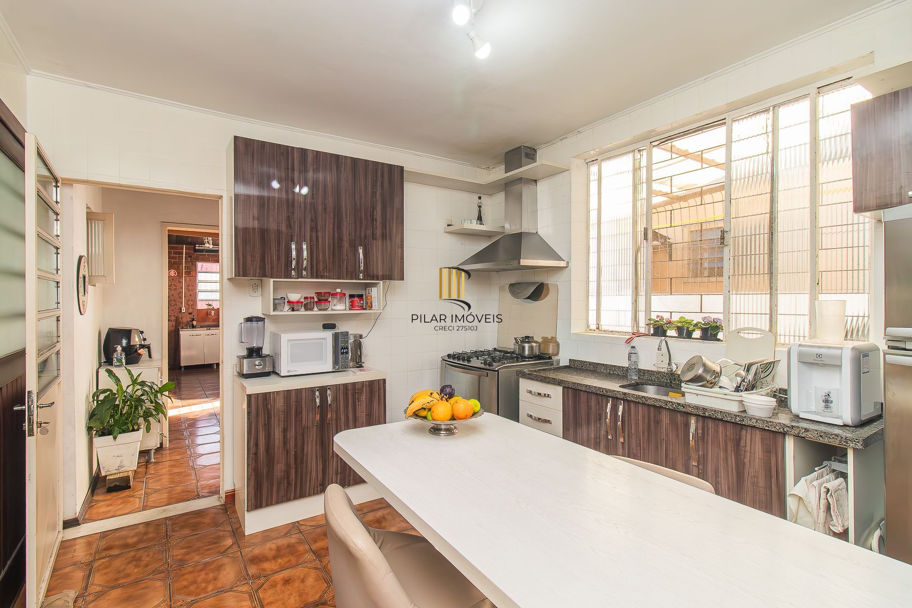 Casa 3 dormitórios, 5 vagas.