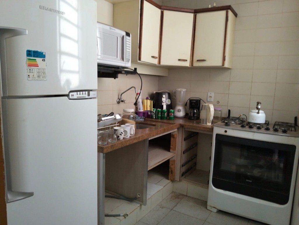 Apartamento 3 Dormitórios , dependência de empregada e vaga de garagem.
