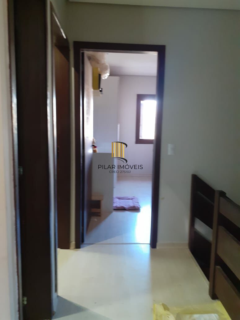 Casa quatro dormitórios ( 1 suíte) garagem ( 2 carros)