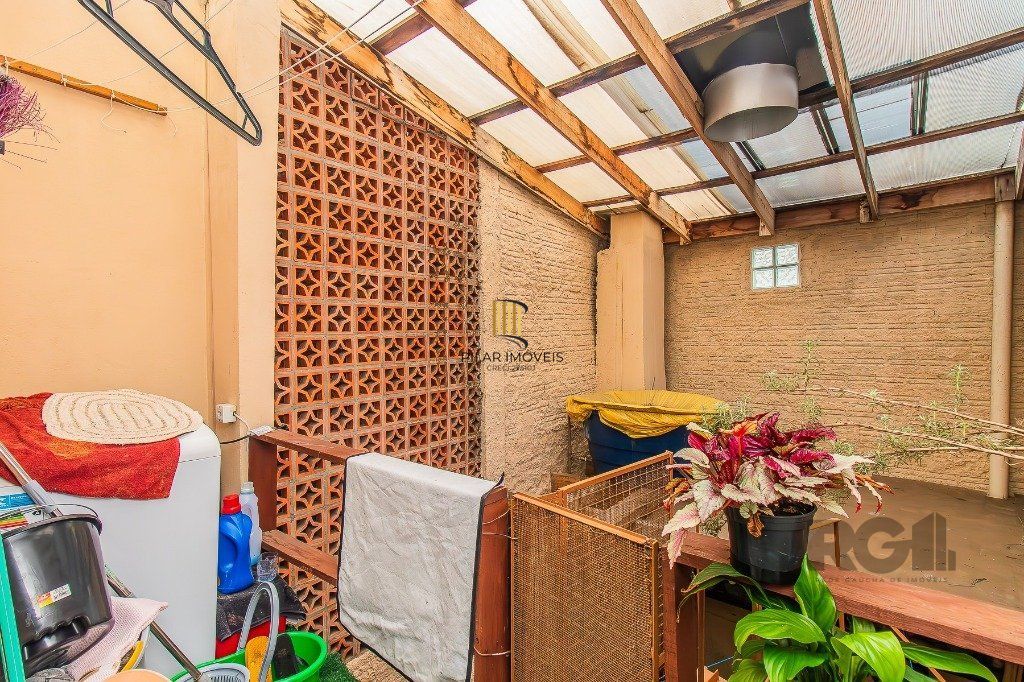 Casa para Venda - 110m², 2 dormitórios, sendo 1 suites, 2 vagas - Menino Deus