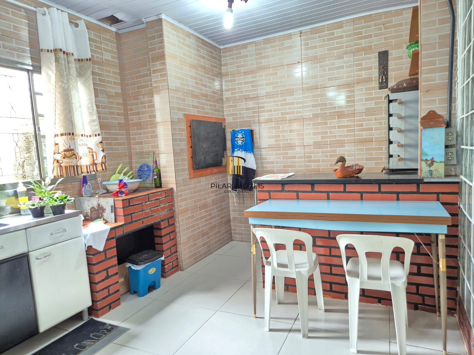 Casa térrea com pátio aos fundos