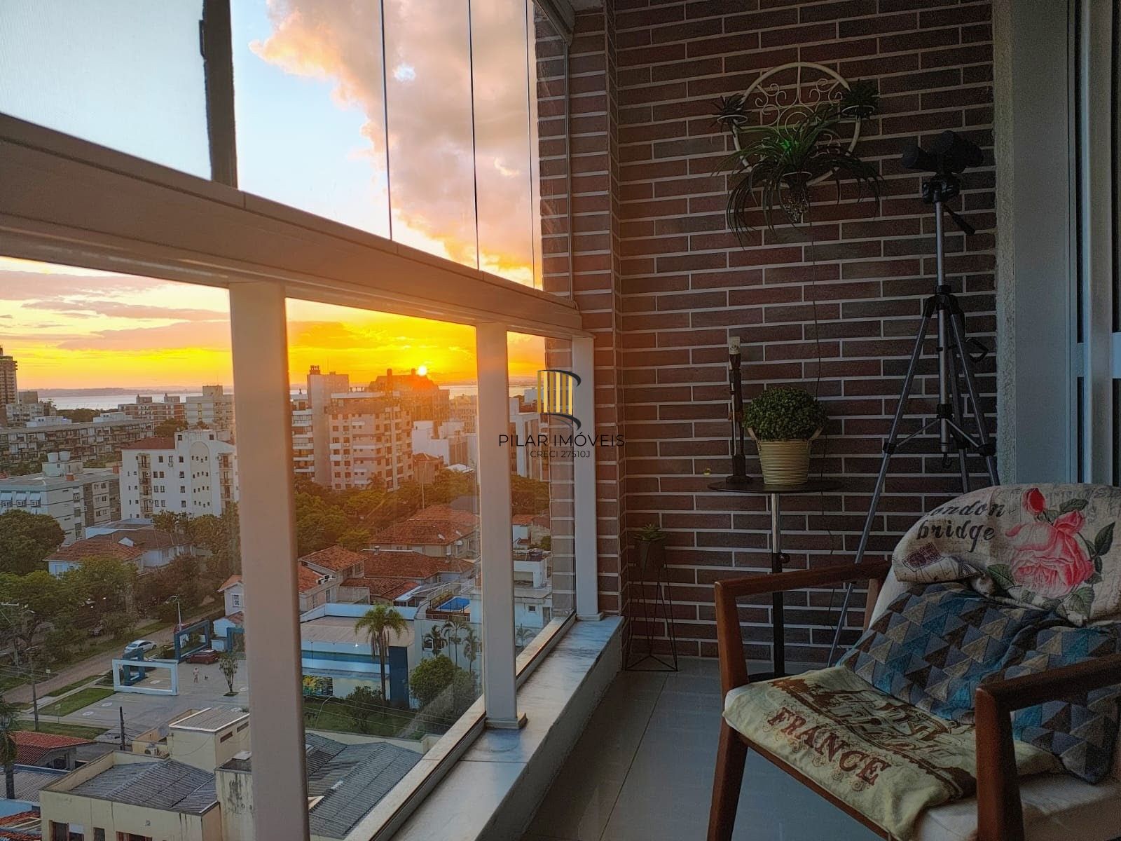 3 suítes 2 vagas Menino Deus