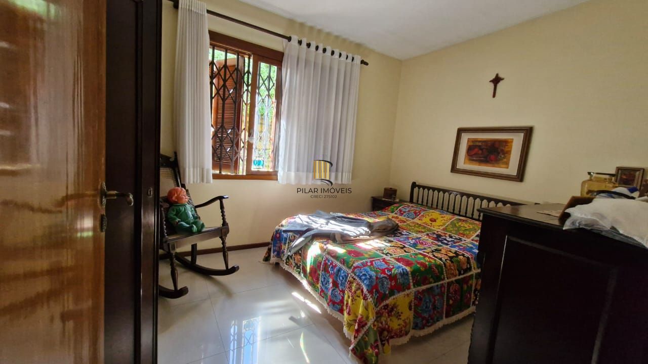 Casa de Cinema no bairro Glória com toda infraestrutura, ensolarada e bem ventilada, piscina, quiosque, 4 garagens