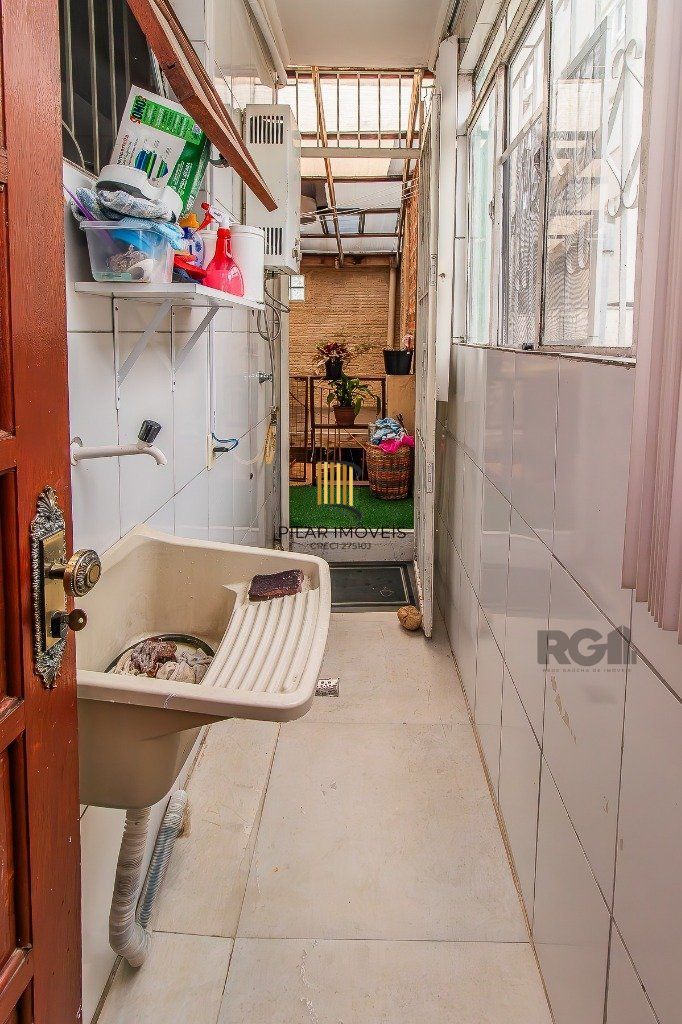 Casa para Venda - 110m², 2 dormitórios, sendo 1 suites, 2 vagas - Menino Deus