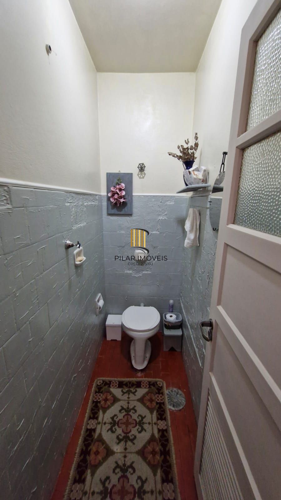 Apartamento no Menino Deus com 2 dormitórios e dependência de empregada com banheiro