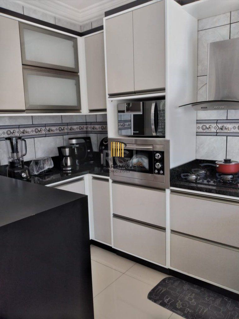 Casa para Venda - 243m², 2 dormitórios, sendo 1 suites, 3 vagas - Glória