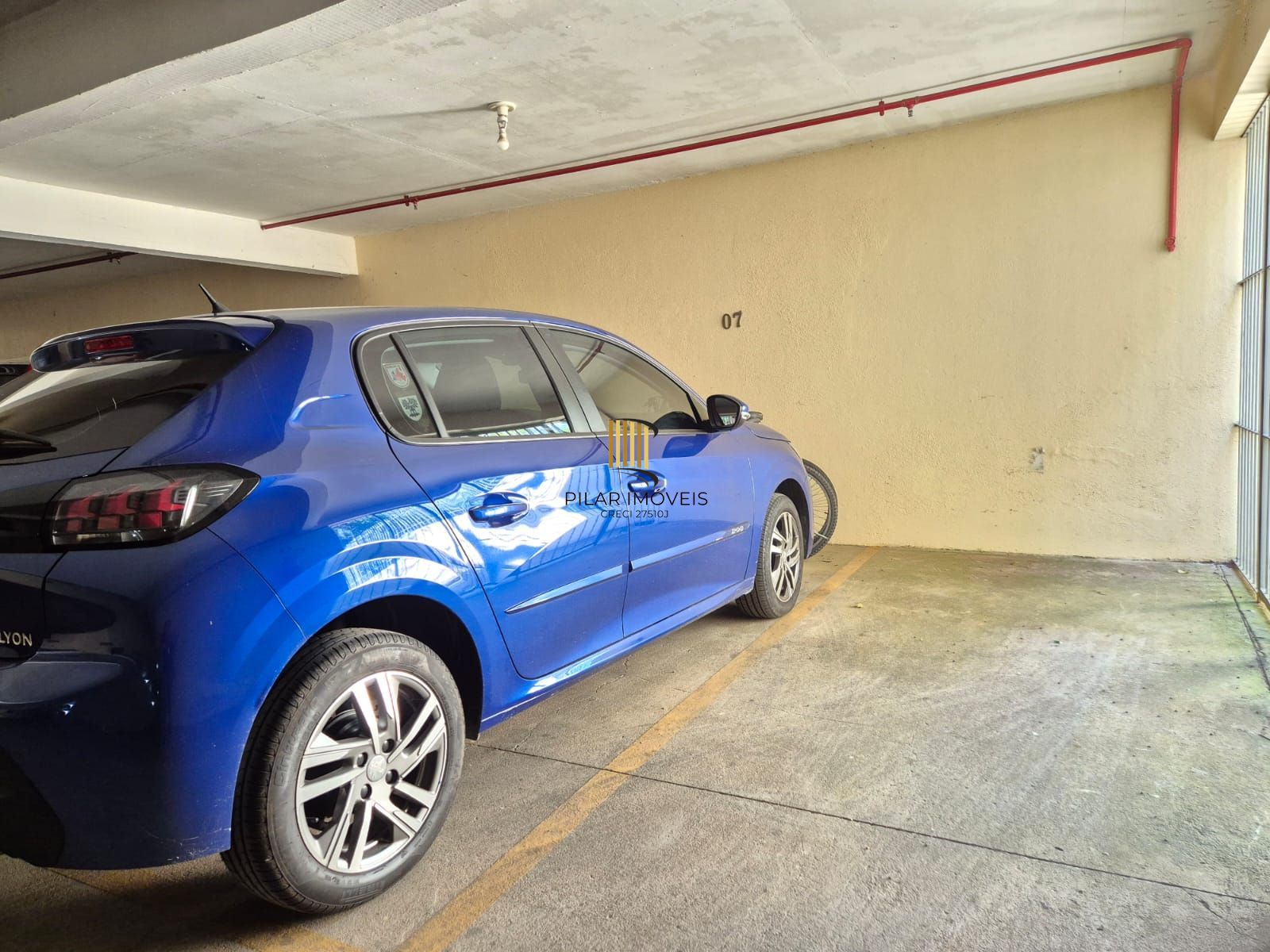 Sala reformada com box