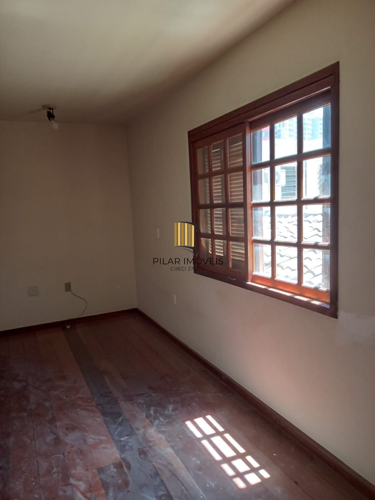 Ótima Casa com 4 Dormitórios no Bairro Cidade Baixa